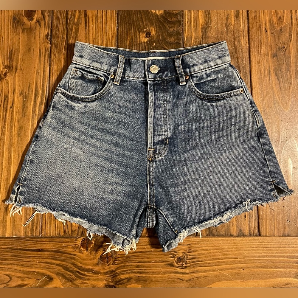 PacSun Medium Blue Denim Button-Fly High-Rise Icon Shorts Frayed Hem Wmn’s Sz 24